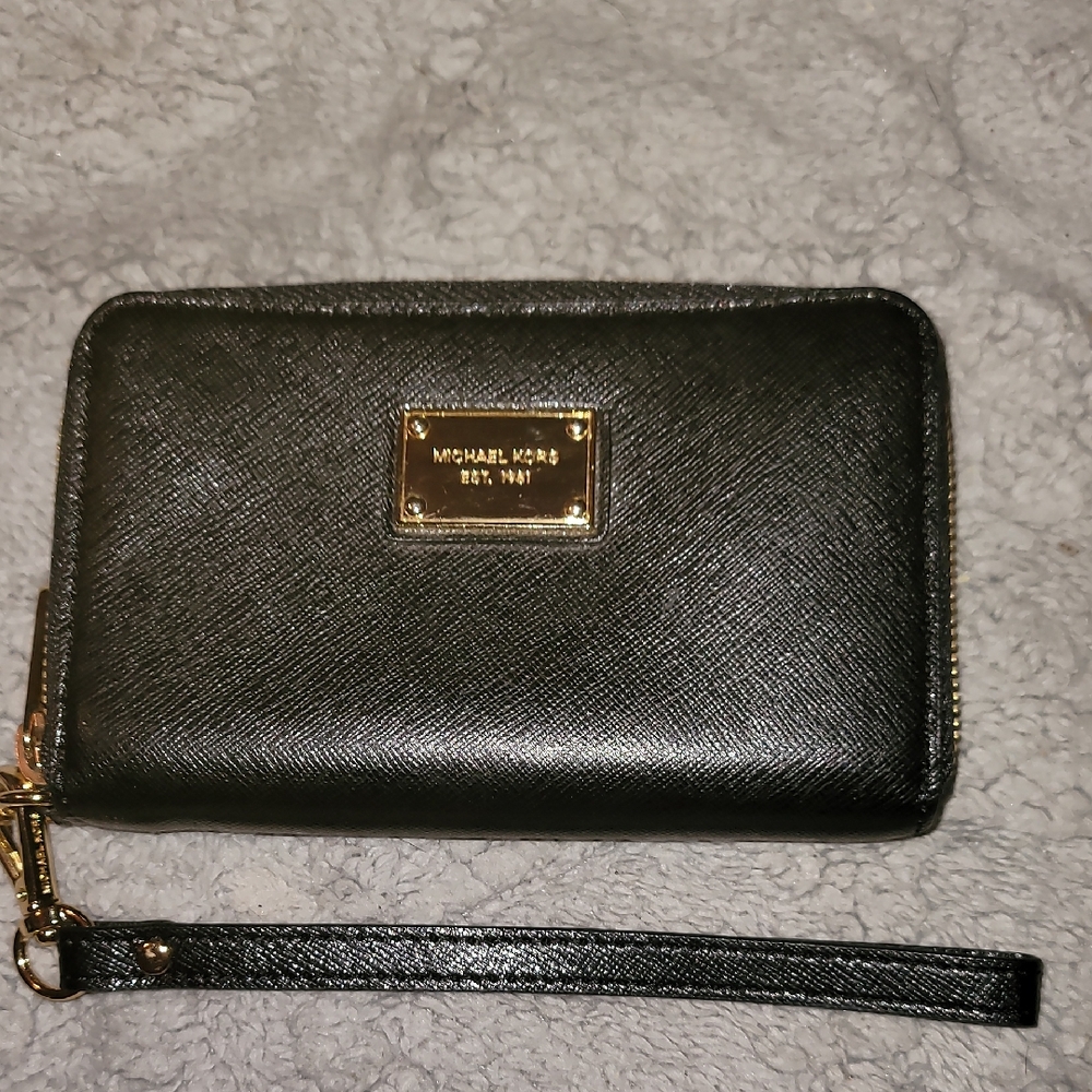 Michael Kors Black Saffiano Leather Clutch Wristlet Wallet Gold Hardware Zipper